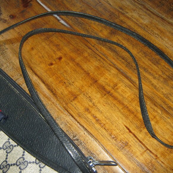 Authentic Vintage Navy Gucci Shoulder Bag - Picture 15 of 16